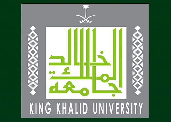 الباحثة: عطرة علي شعيث، والباحثة: زكية علي التمني، كلية الشريعة وأصول الدين، بجامعة الملك خالد.